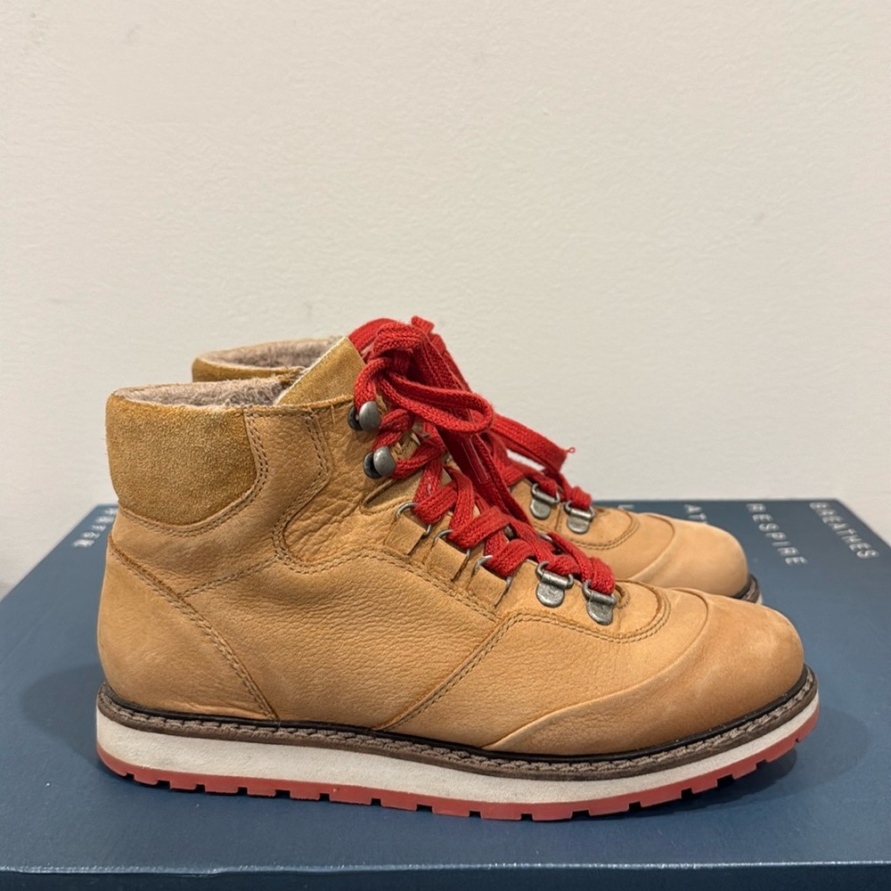 Tan Leather Hiking Boots with Red Laces – Size 6